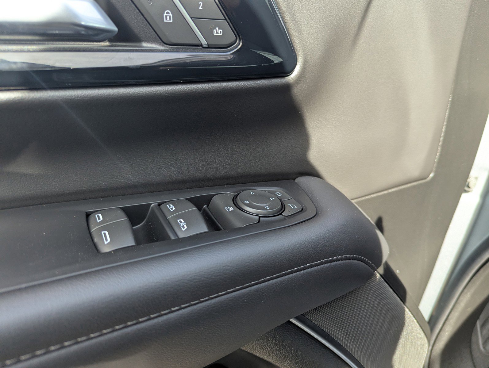 Certified 2025 Chevrolet Suburban Z71 image 28