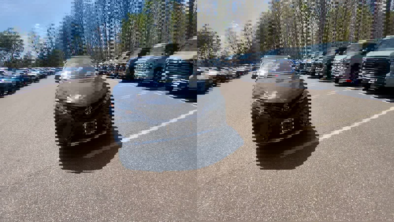 Used 2019 Toyota Camry XSE image 3