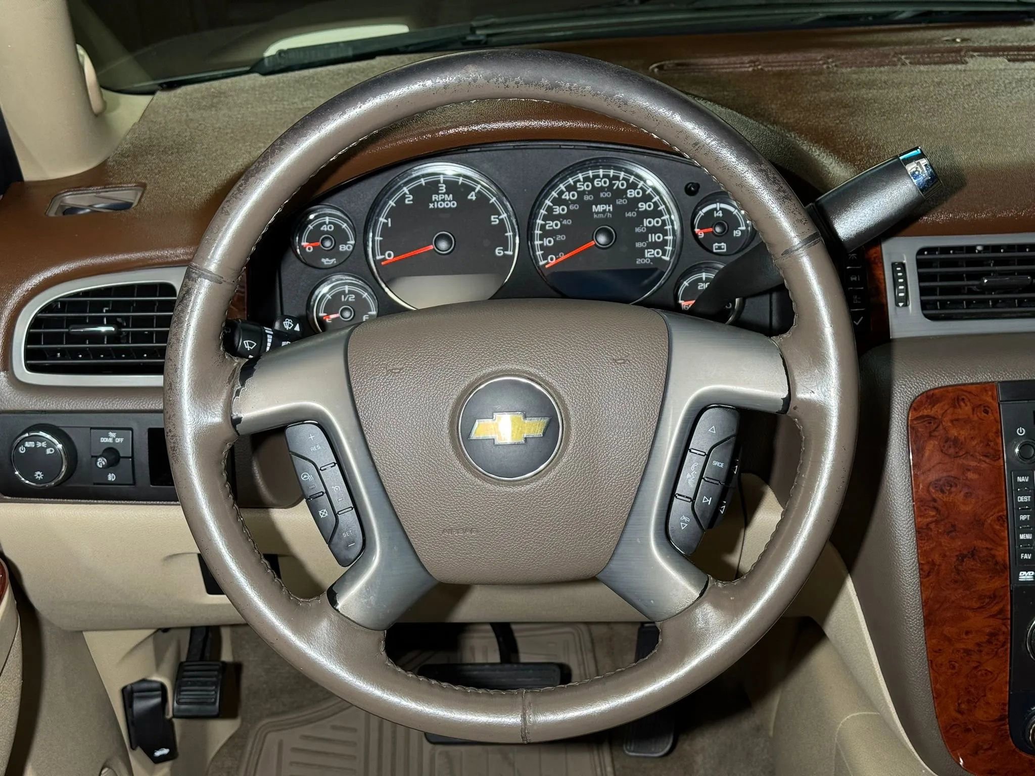 Used 2012 Chevrolet Suburban LTZ image 12