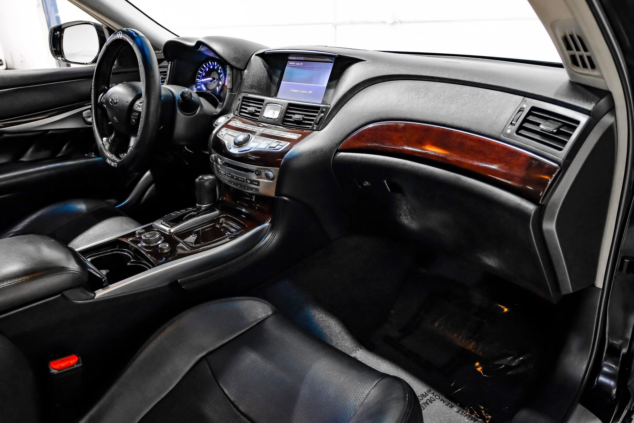 Used 2015 INFINITI Q70 L 3.7 w/ Technology Package image 17