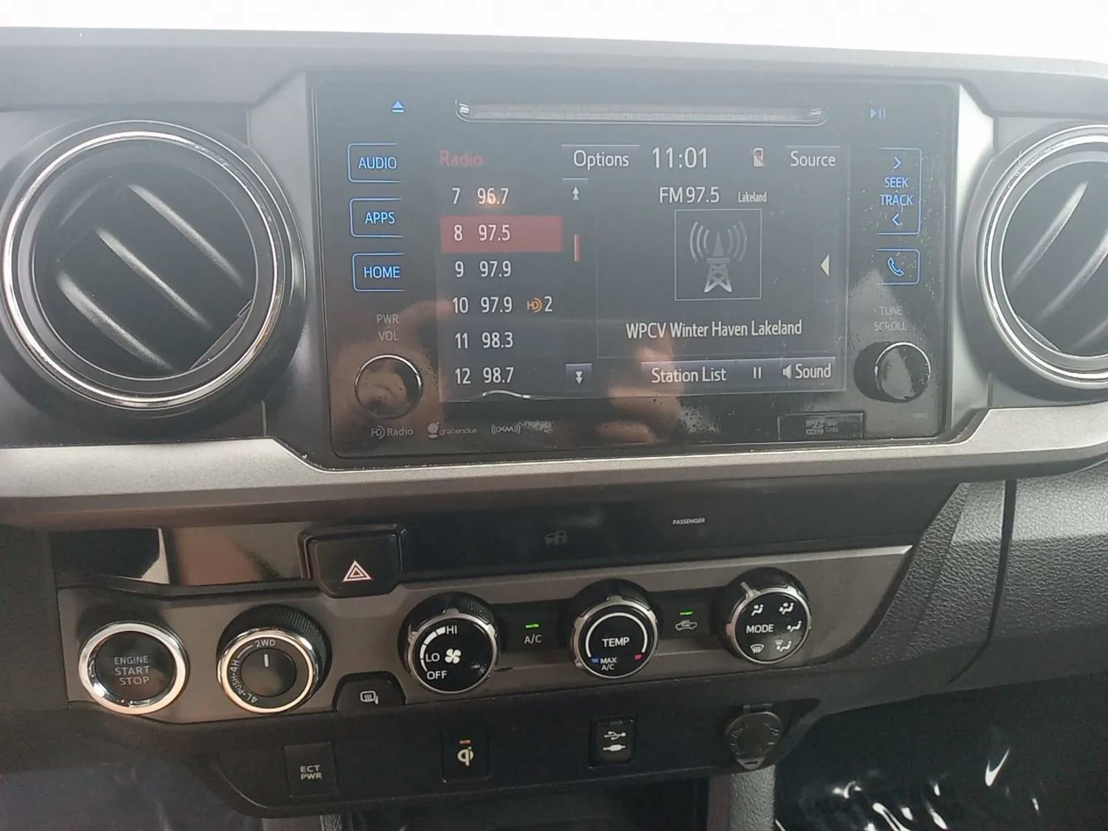 Used 2017 Toyota Tacoma TRD Sport w/ Tow Package (A/T) image 8