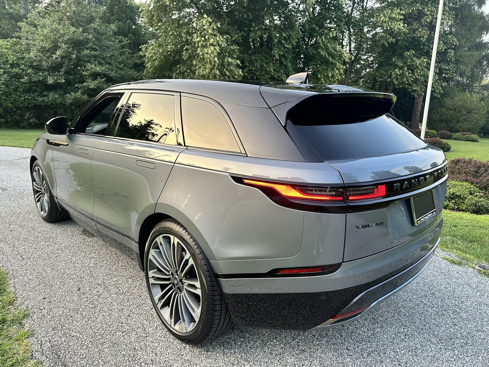 Used 2024 Land Rover Range Rover Velar Dynamic HSE AWD/4WD image 8