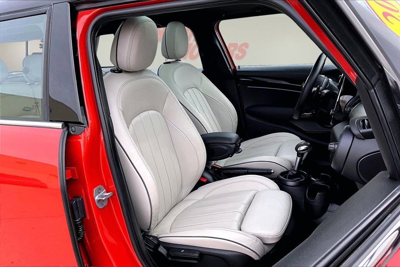 Used 2019 MINI Cooper S w/ Signature Upholstery Package image 28
