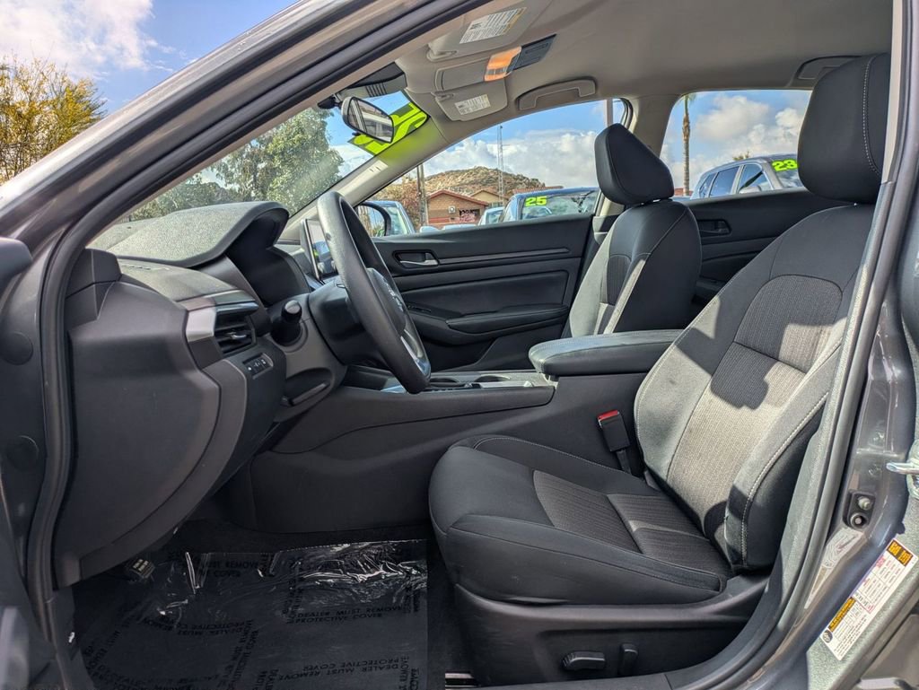 Used 2025 Nissan Altima 2.5 SV FWD image 14