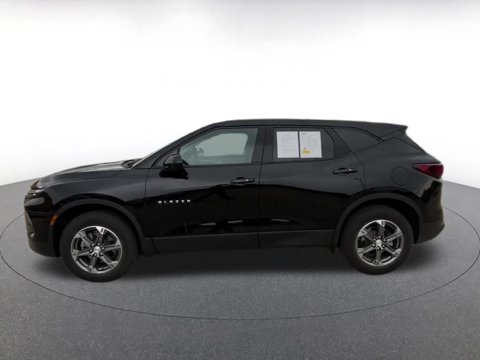 Used 2025 Chevrolet Blazer LT FWD image 9