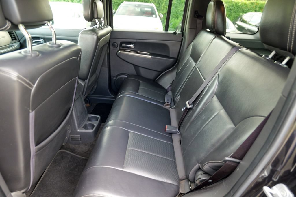 Used 2011 Jeep Liberty Limited w/ Chrome Accents Group AWD/4WD image 26