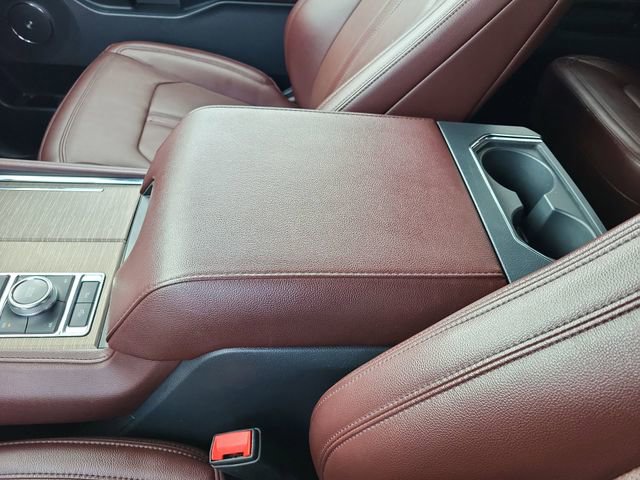 Used 2024 Ford Expedition Limited AWD/4WD image 23