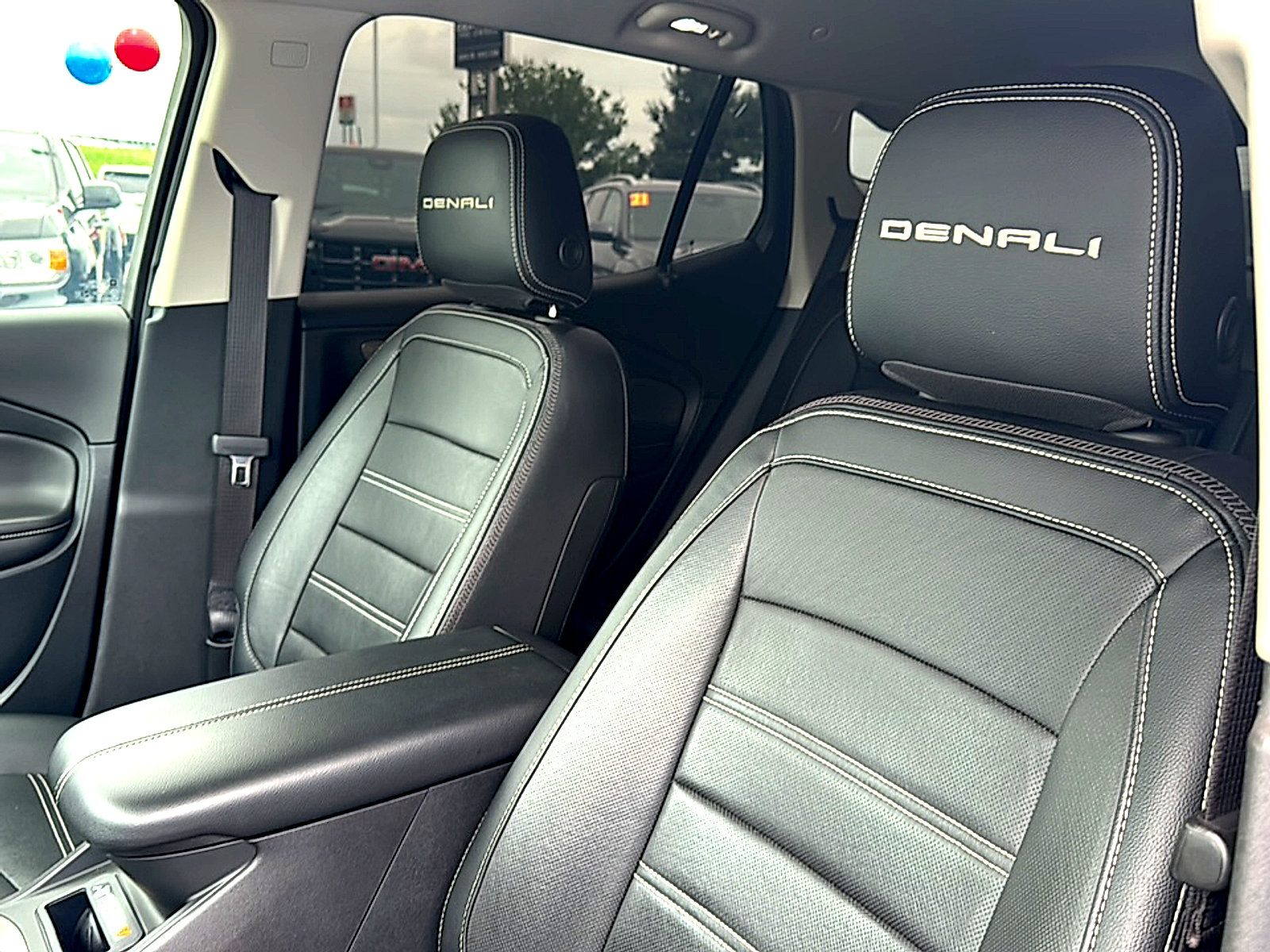 Used 2022 GMC Terrain Denali w/ Denali Premium Package AWD/4WD image 14