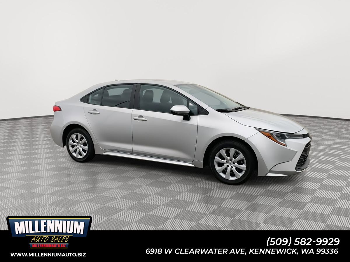 Used 2024 Toyota Corolla LE image 1