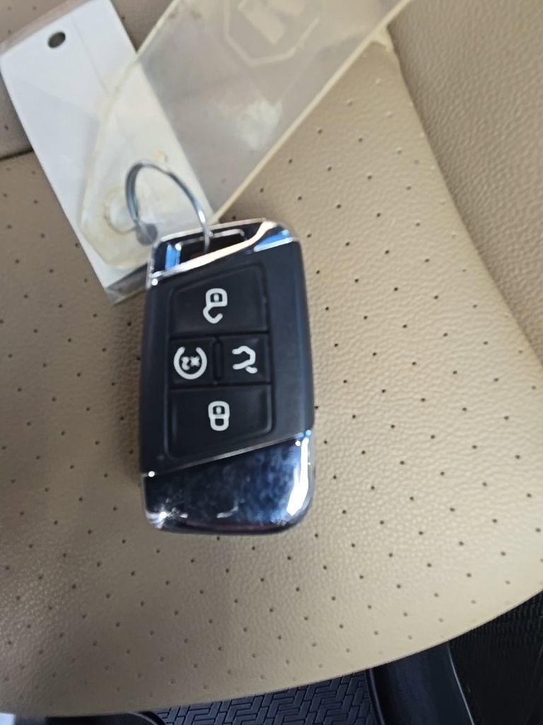 Used 2022 Volkswagen Atlas Cross Sport SEL R-Line image 34