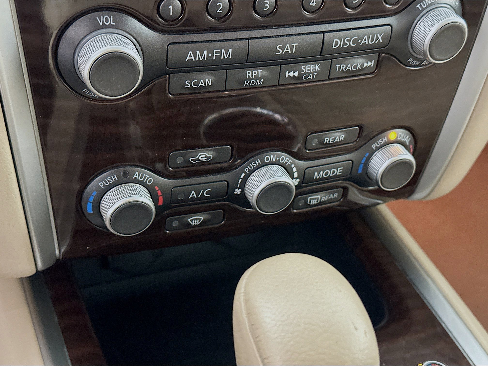 Used 2014 Nissan Pathfinder Platinum image 23