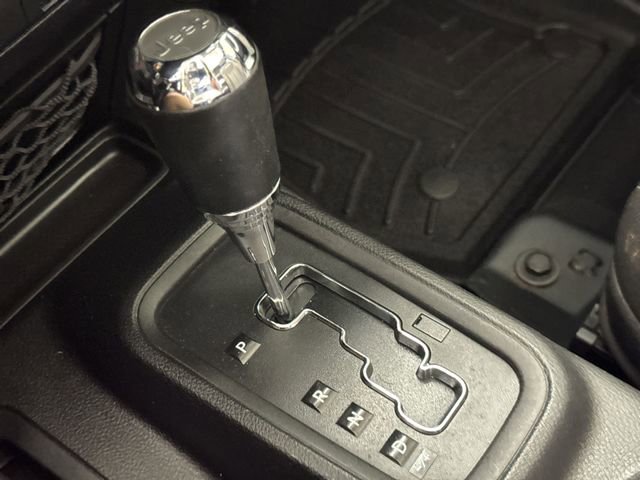 Used 2016 Jeep Wrangler Unlimited Sahara w/ Connectivity Group image 14