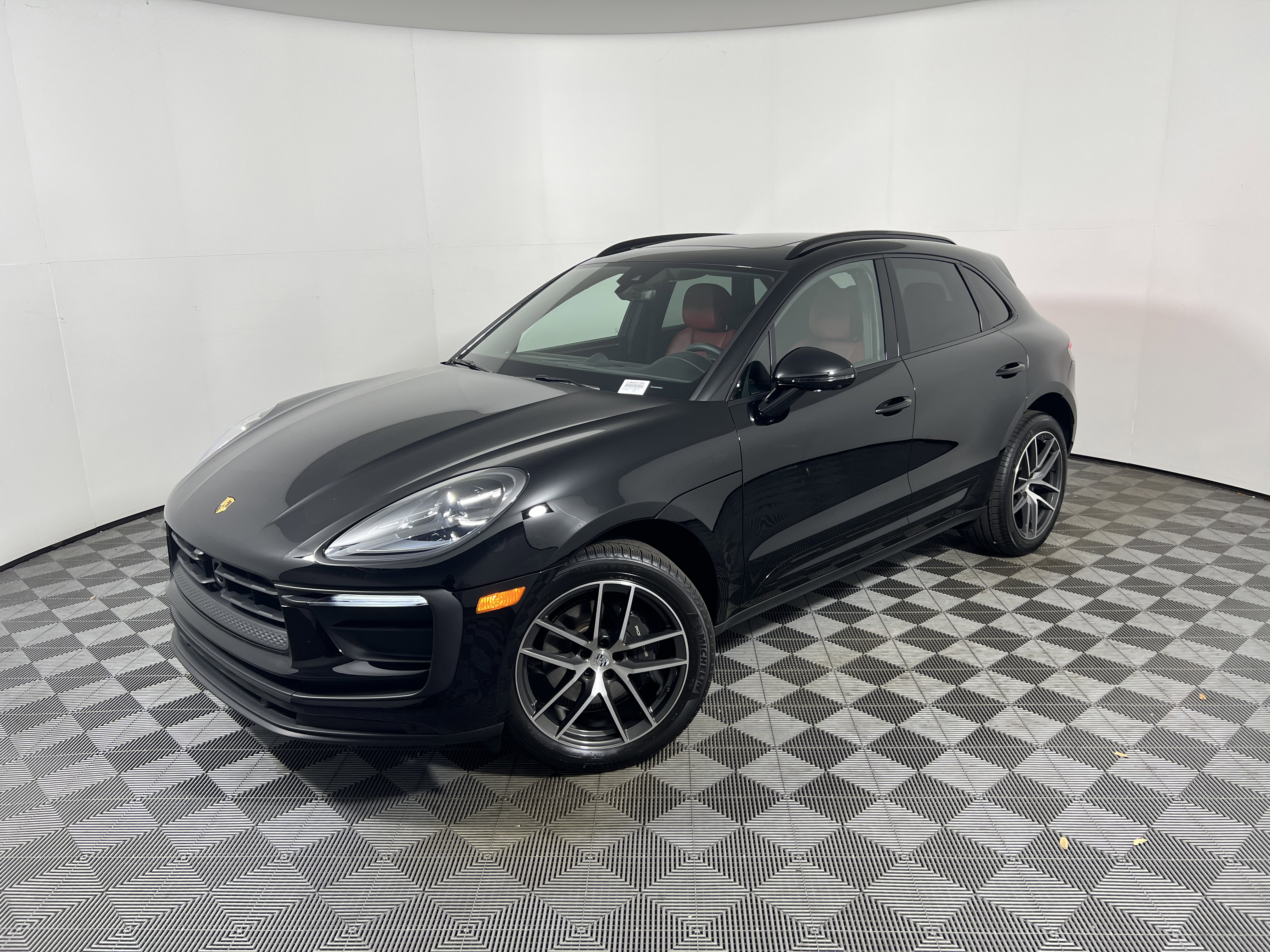 Used 2026 Porsche Macan AWD/4WD image 1