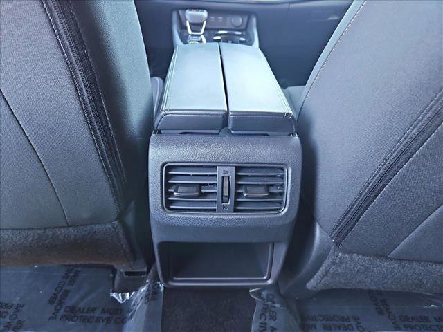 Used 2025 Nissan Rogue S image 17