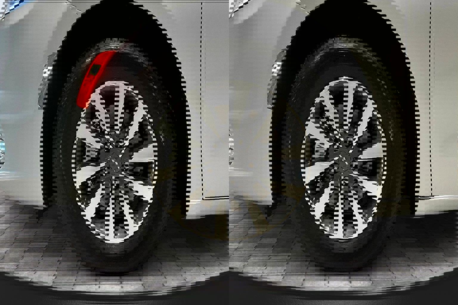 Used 2024 Chrysler Pacifica Select image 35