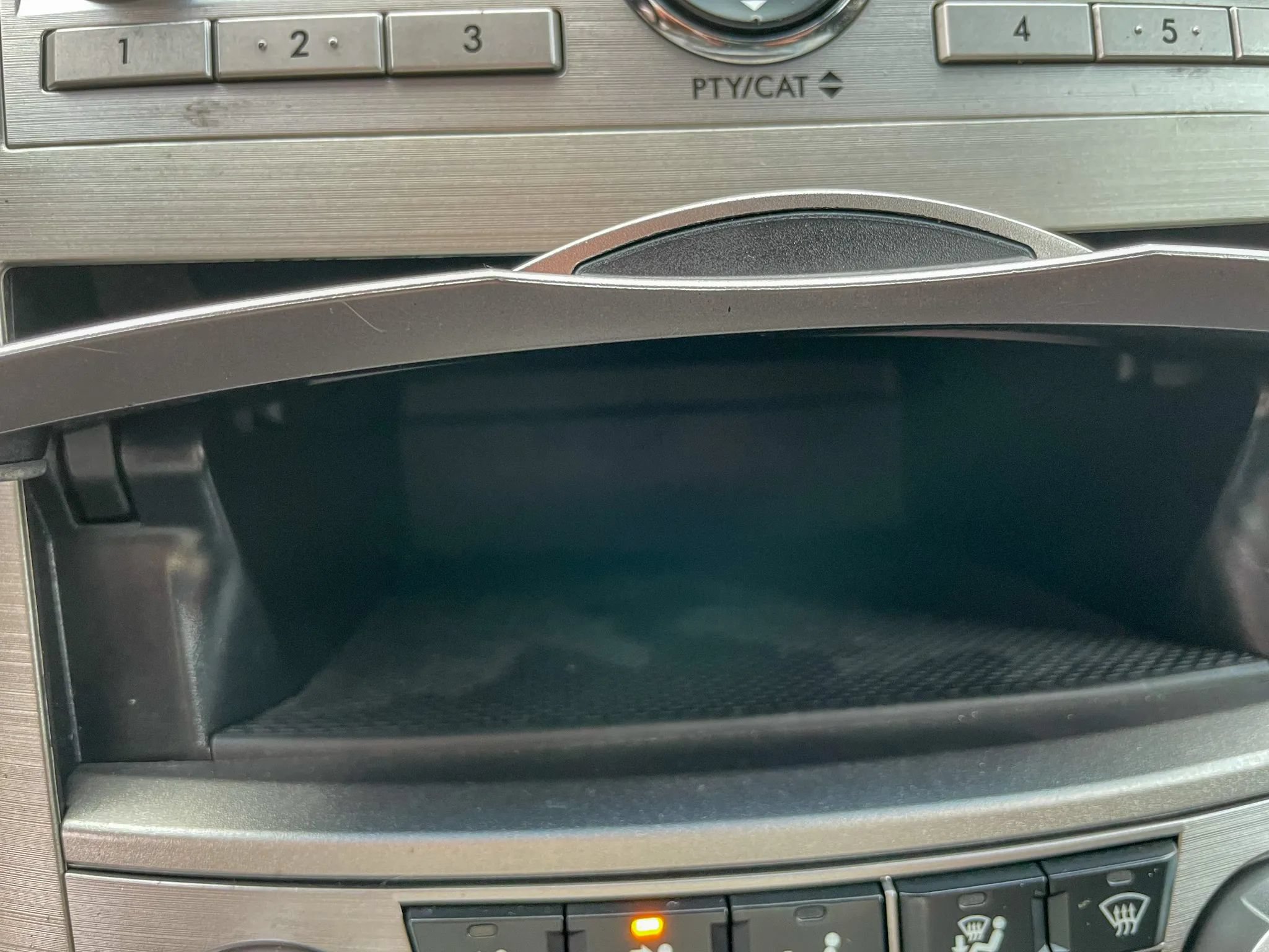 Used 2010 Subaru Outback 2.5i Premium AWD/4WD image 21