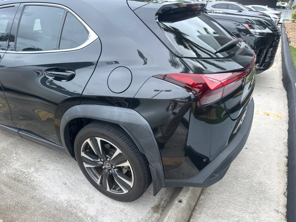 Certified 2024 Lexus UX 250h FWD image 5