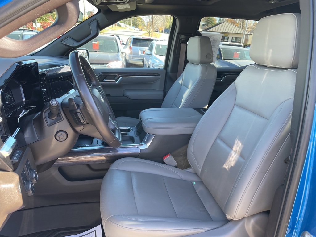 Used 2023 Chevrolet Silverado 1500 LTZ w/ LTZ Premium Package image 3