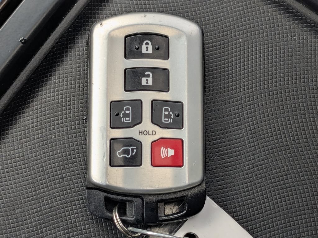 Used 2017 Toyota Sienna XLE w/ XLE Navigation Package FWD image 17