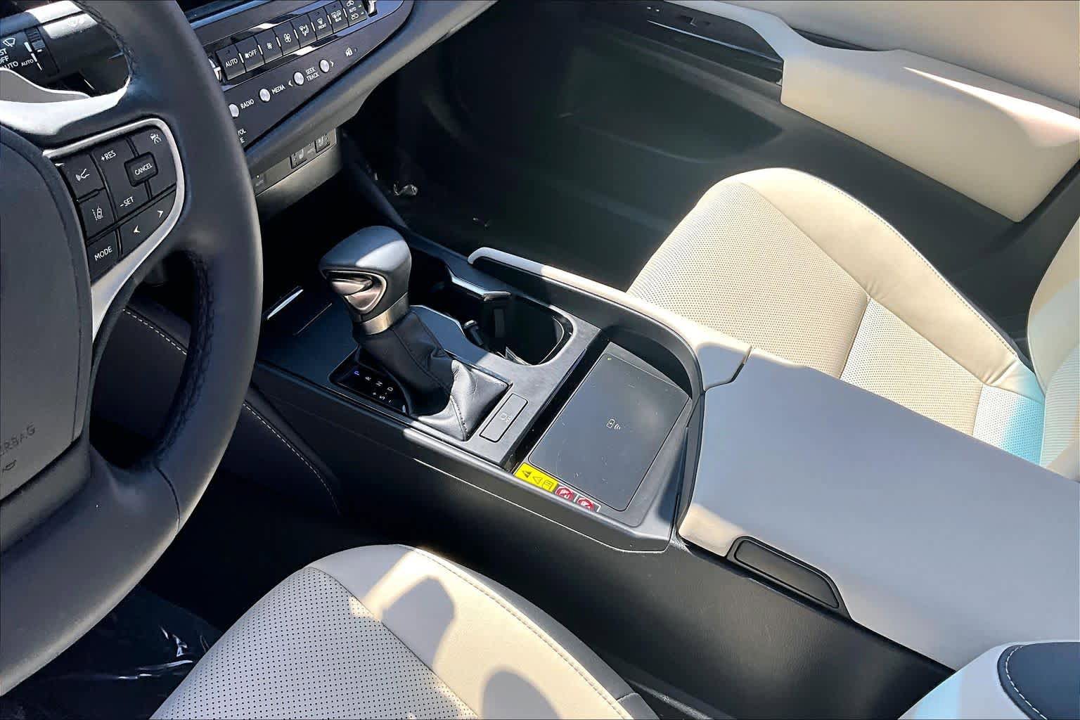 Used 2023 Lexus ES 350 w/ Premium Package image 16