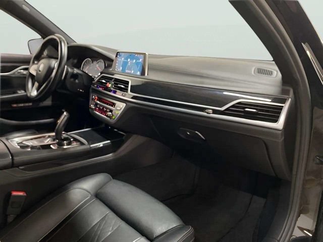 Used 2017 BMW 740i RWD image 26