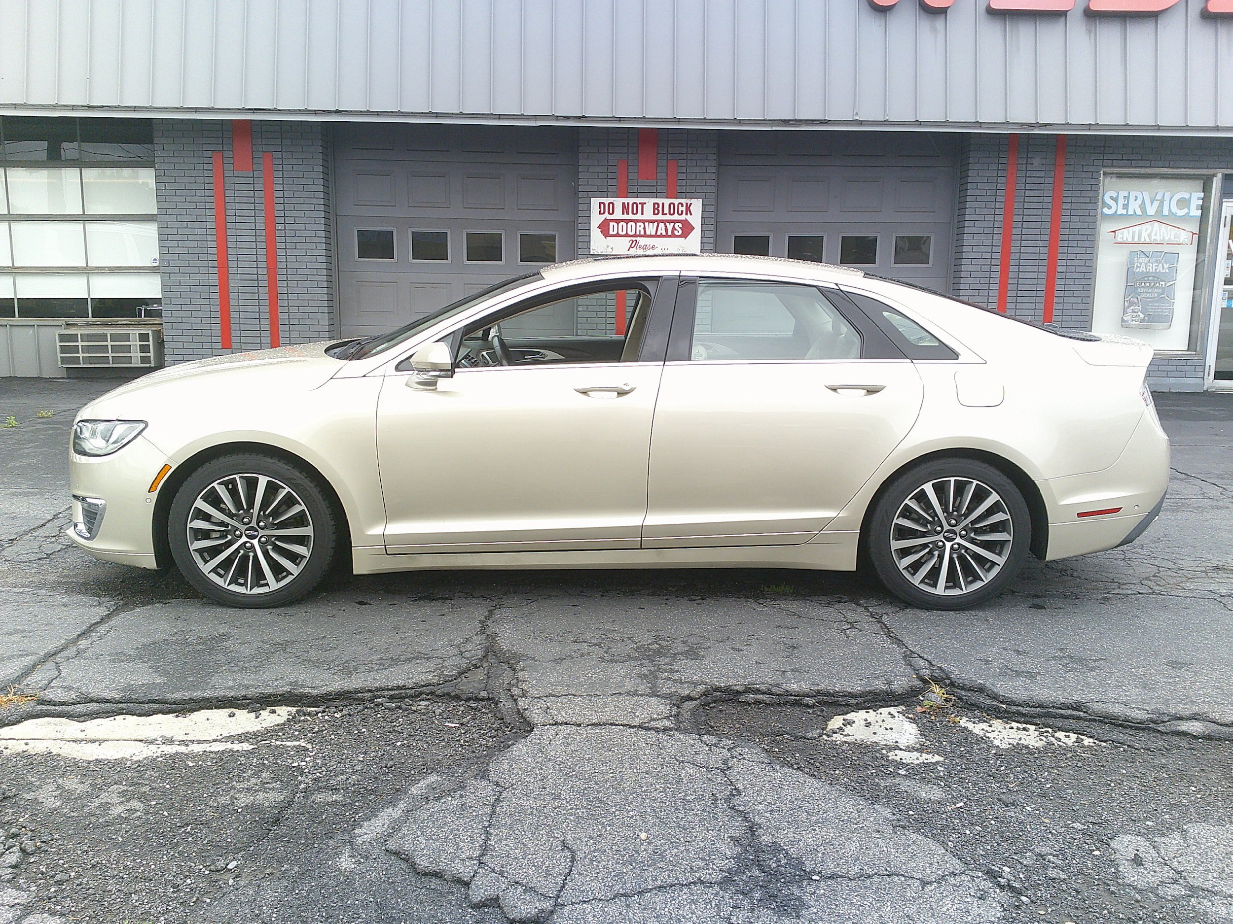 Used 2017 Lincoln MKZ Select w/ Technology Package FWD image 12