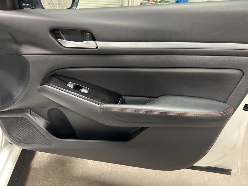 Used 2025 Nissan Altima 2.5 SR image 10