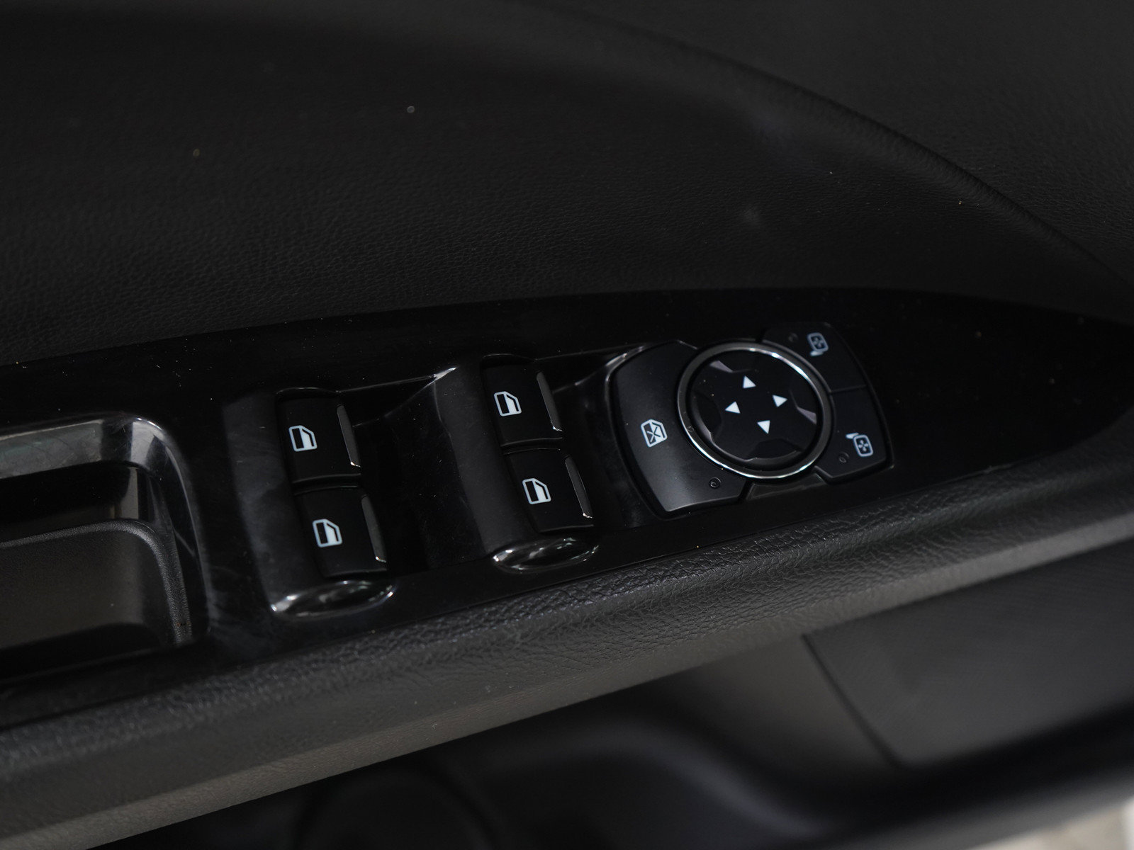 Used 2014 Ford Fusion SE w/ Equipment Group 202A FWD image 18