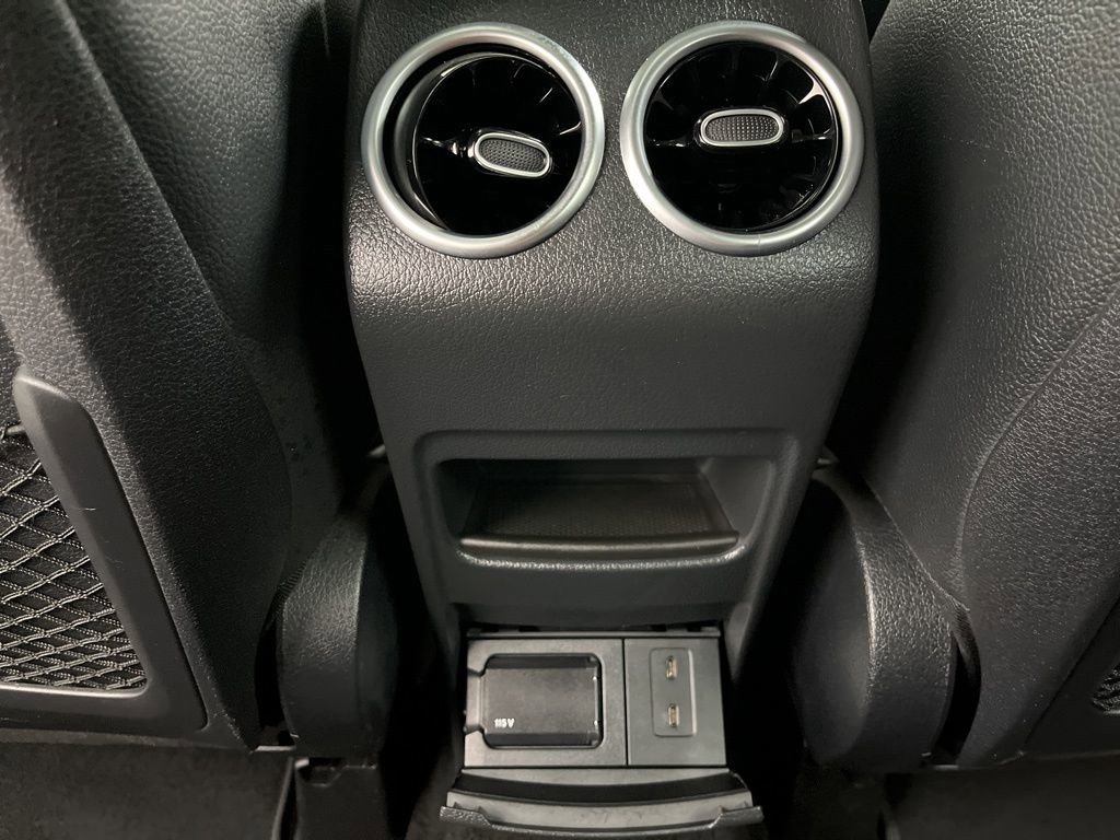 Used 2023 Mercedes-Benz GLB 250 image 25