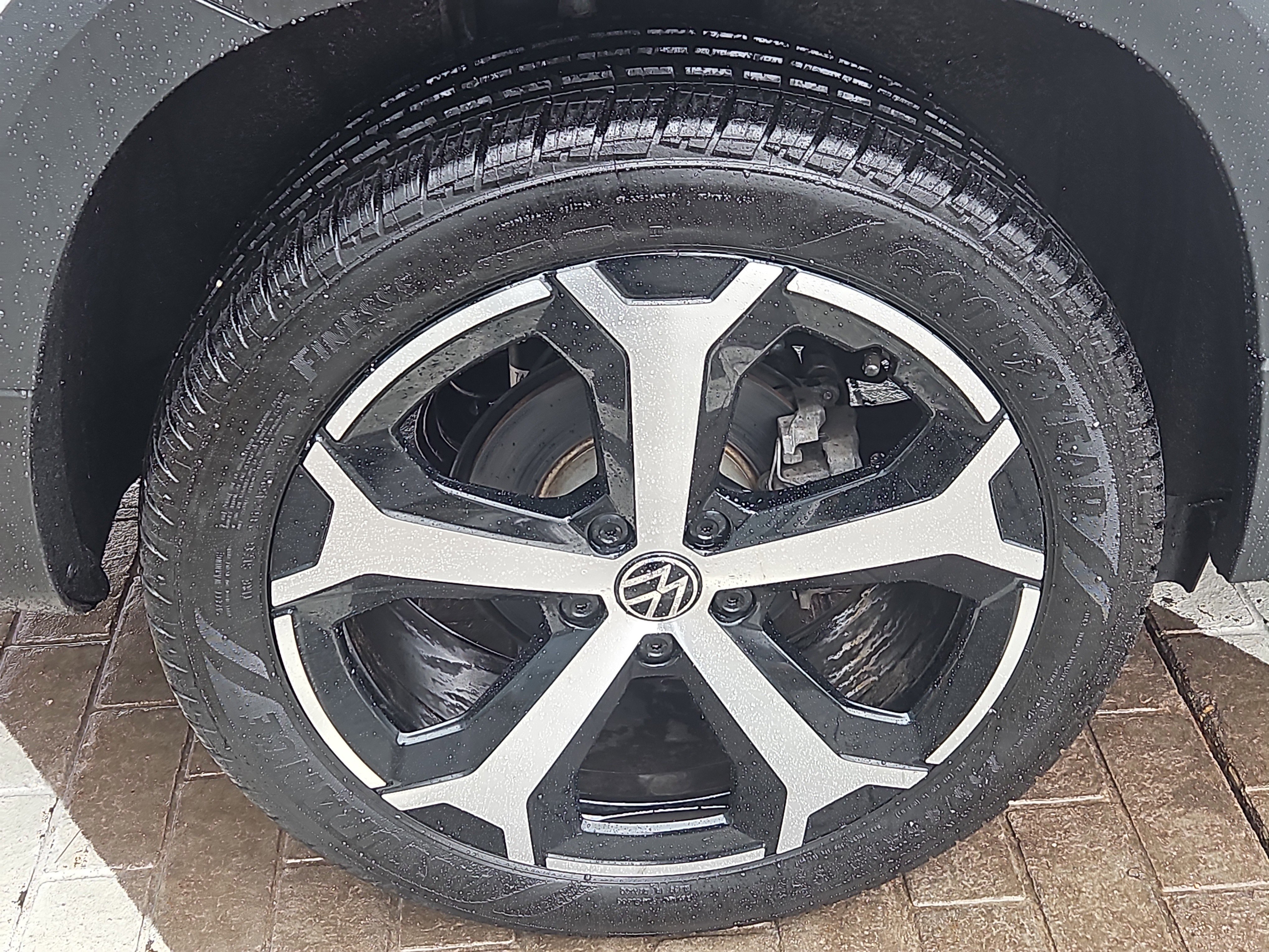 Used 2025 Volkswagen Taos SEL image 30