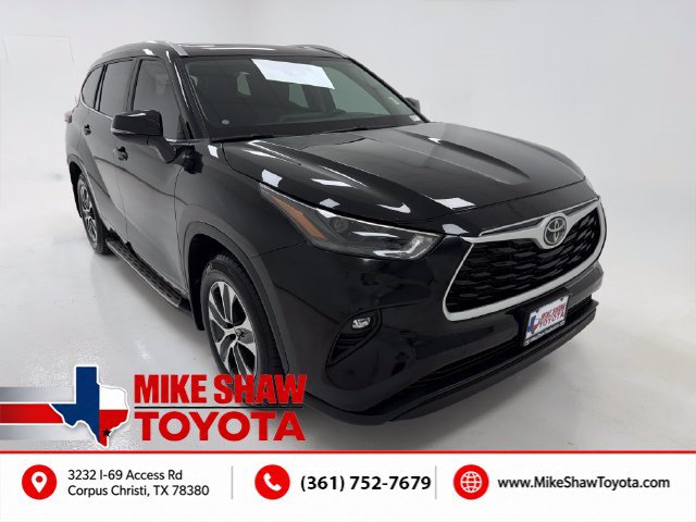 Used 2024 Toyota Highlander XLE FWD image 2