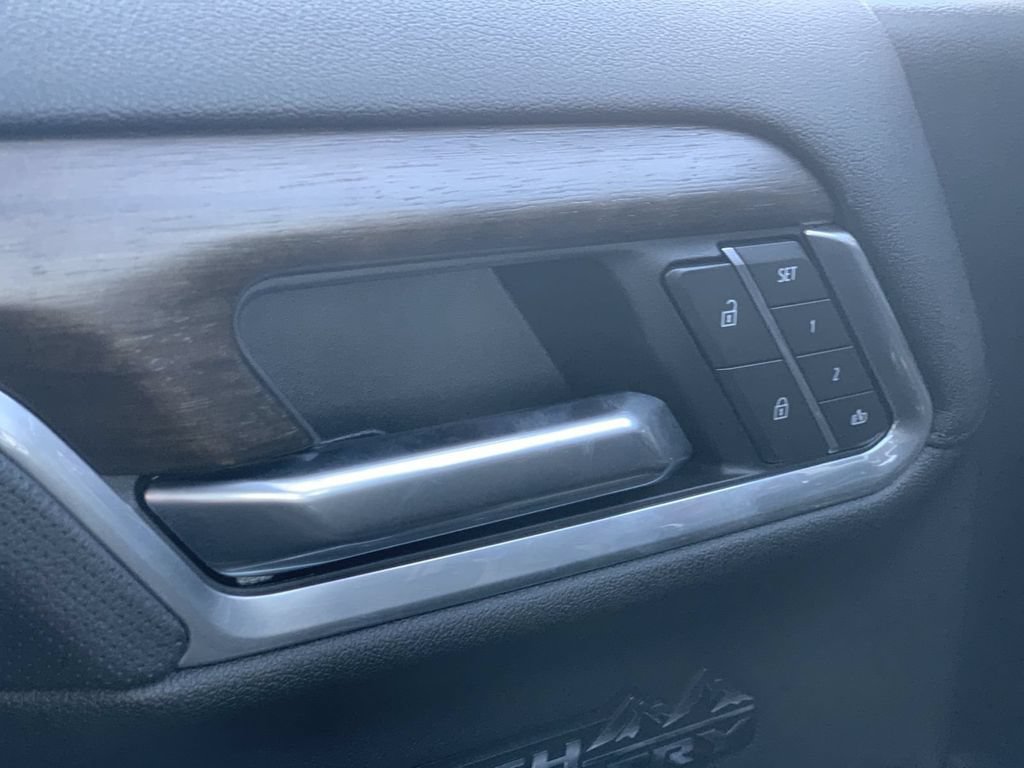 Certified 2025 Chevrolet Silverado 1500 High Country w/ Midnight Edition AWD/4WD image 17
