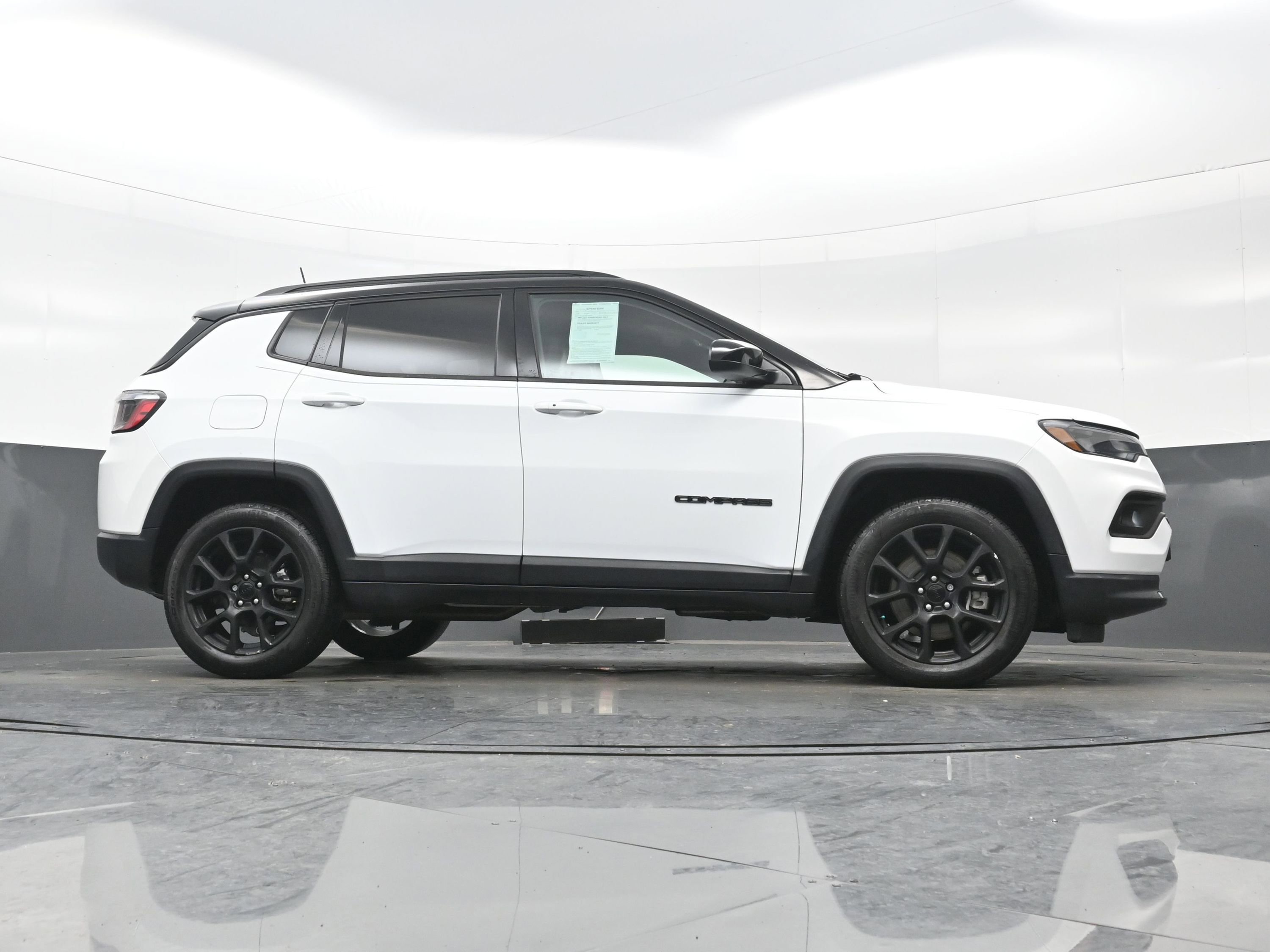 Used 2024 Jeep Compass Latitude w/ Convenience Group image 31