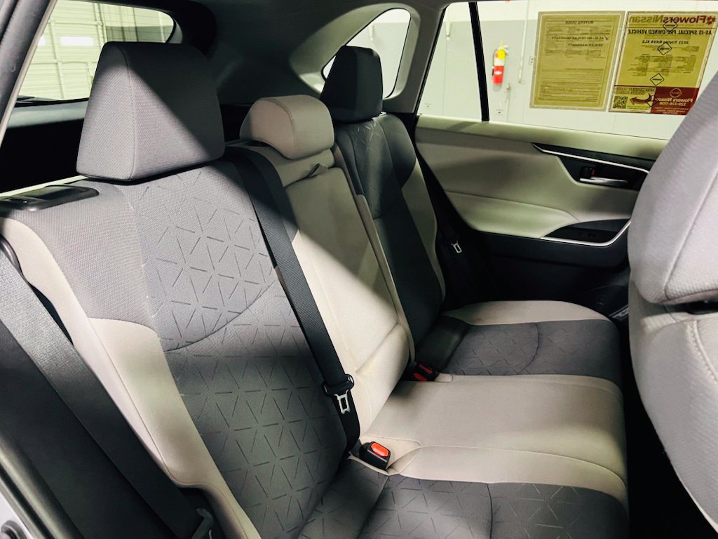 Used 2021 Toyota RAV4 XLE w/ Convenience Package FWD image 28