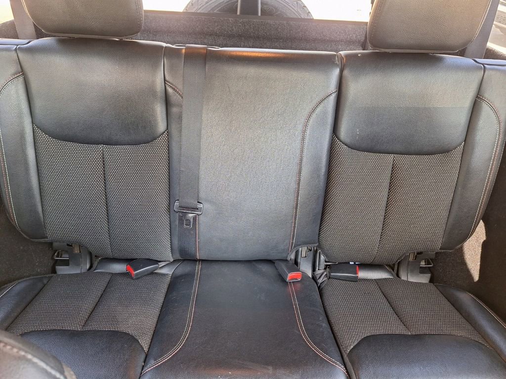 Used 2016 Jeep Wrangler Unlimited Sahara image 25