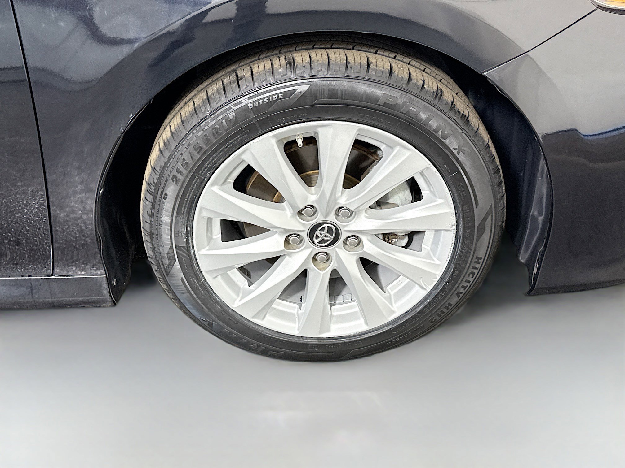 Used 2018 Toyota Camry LE image 31