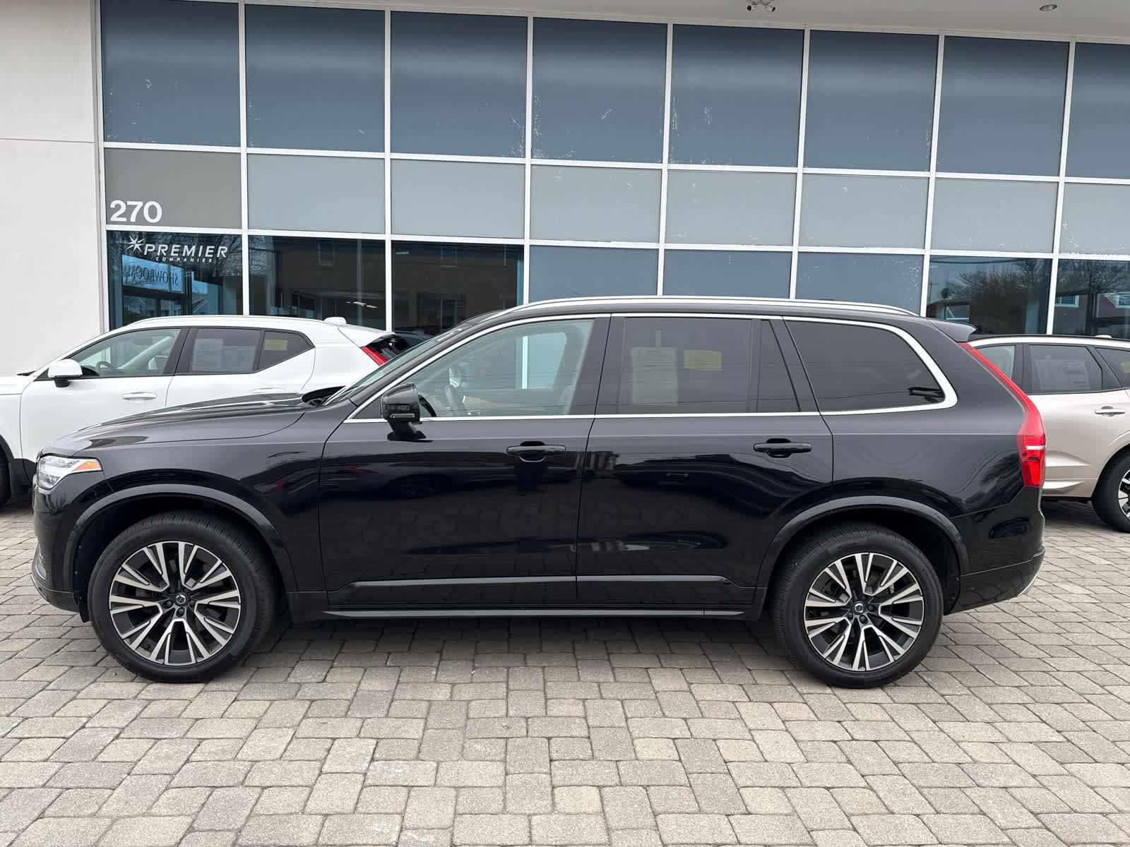 Used 2021 Volvo XC90 T6 Momentum image 11