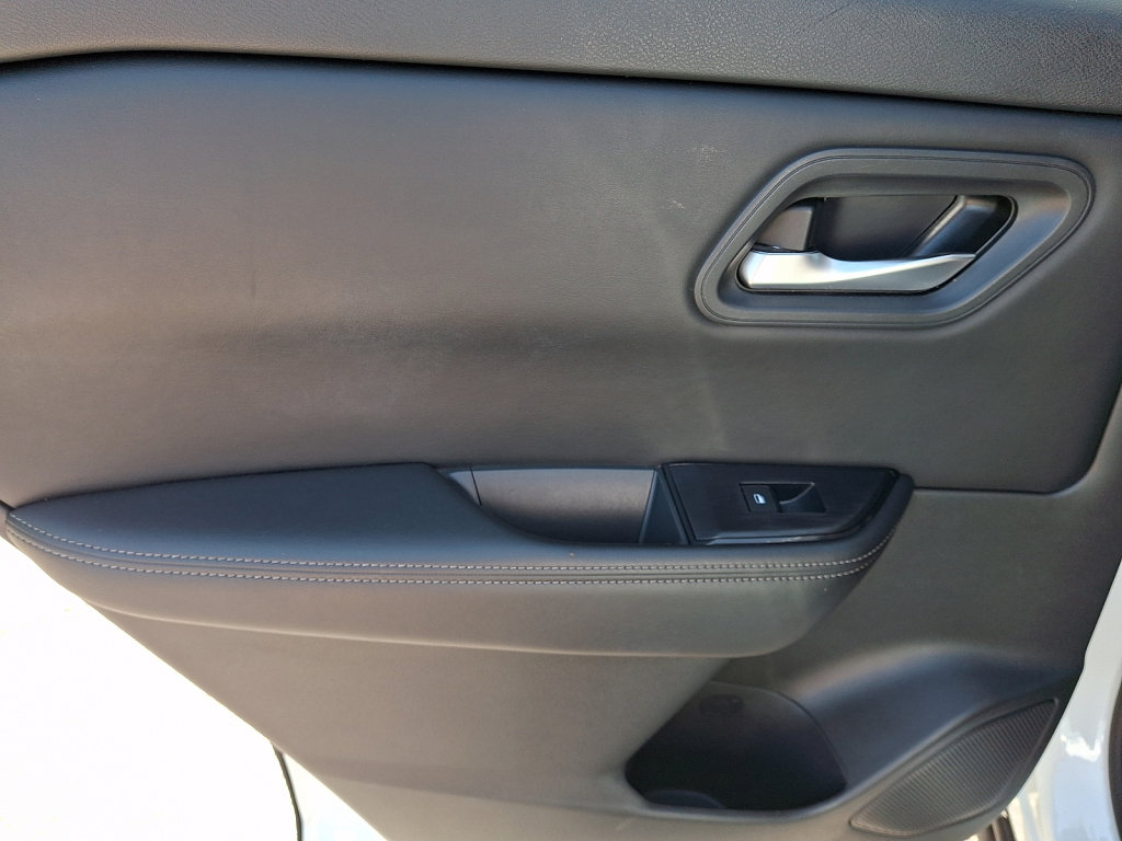Used 2024 Nissan Rogue SV FWD image 19