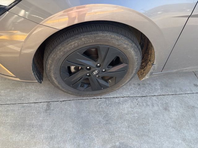 Used 2023 Hyundai Elantra Blue FWD image 3