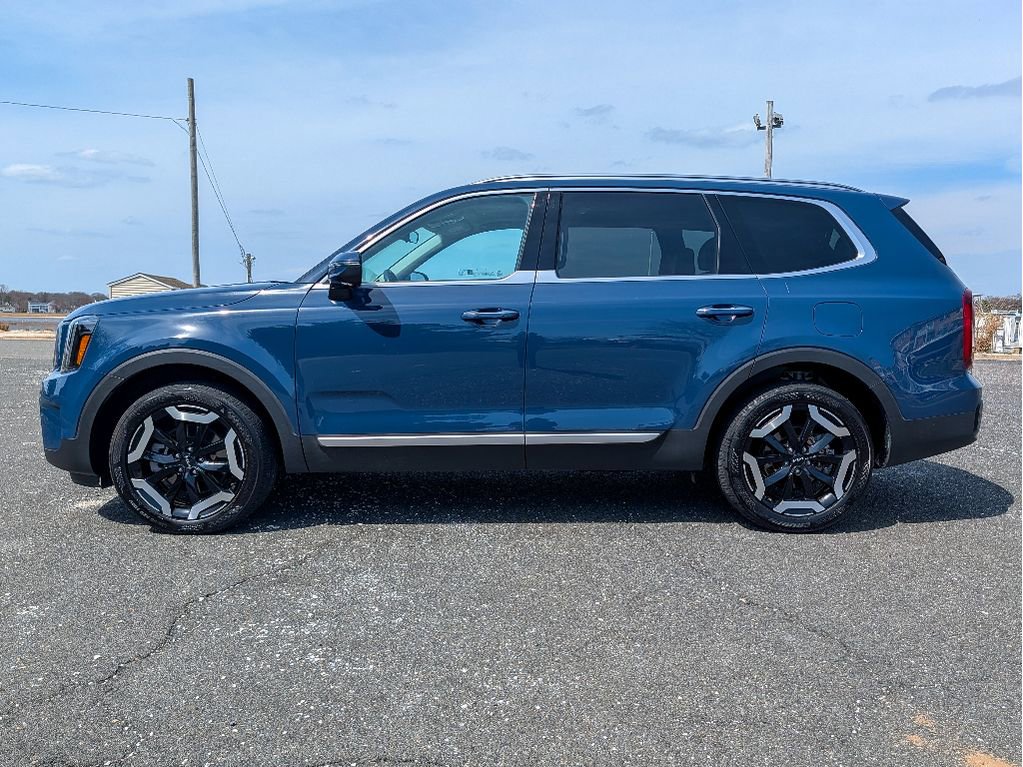 Used 2025 Kia Telluride S FWD image 9