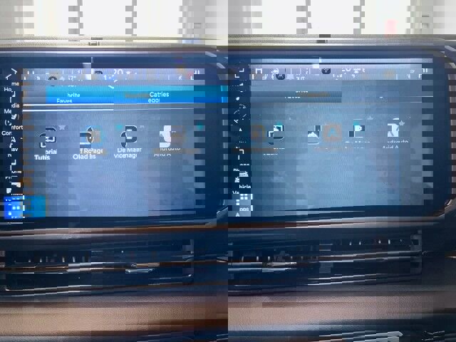 Used 2024 Jeep Wrangler Sahara w/ Technology Group AWD/4WD image 27