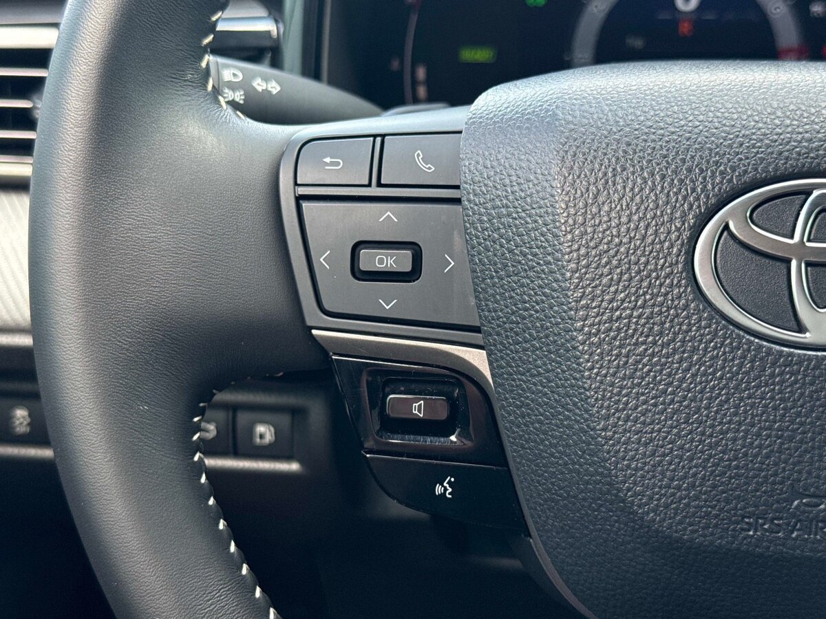 Used 2025 Toyota Camry SE w/ Multimedia Upgrade Package FWD image 28