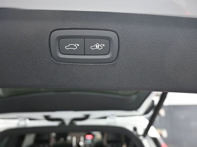 New 2026 Volvo XC90 T8 Plus w/ Protection Package Premier image 25