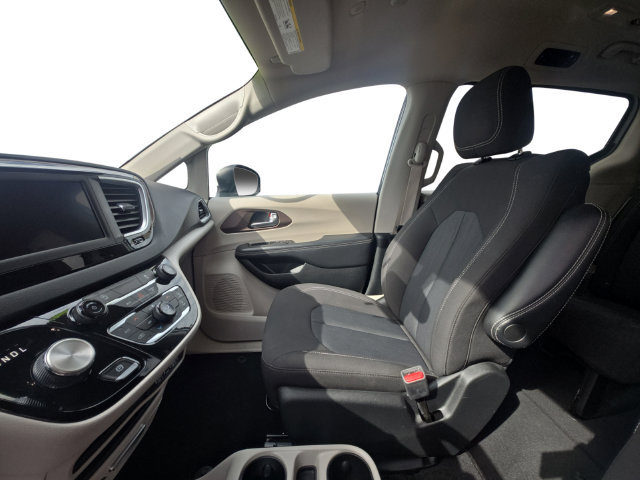 Used 2023 Chrysler Voyager LX FWD image 11
