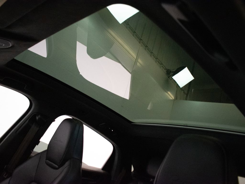 Certified 2025 Porsche Cayenne Turbo image 22