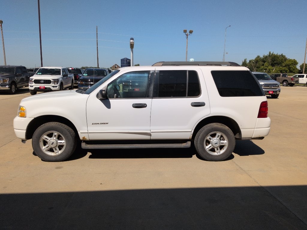 Used 2005 Ford Explorer XLT AWD/4WD image 5