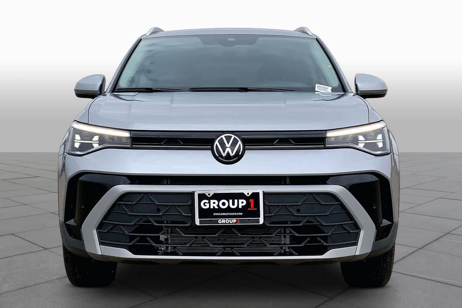 Used 2025 Volkswagen Taos SE AWD/4WD image 4