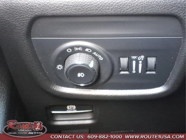 Used 2023 Jeep Grand Cherokee Limited AWD/4WD image 30