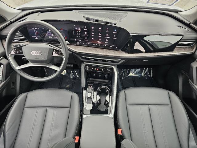 Certified 2025 Audi Q5 Premium w/ Convenience Package AWD/4WD image 4