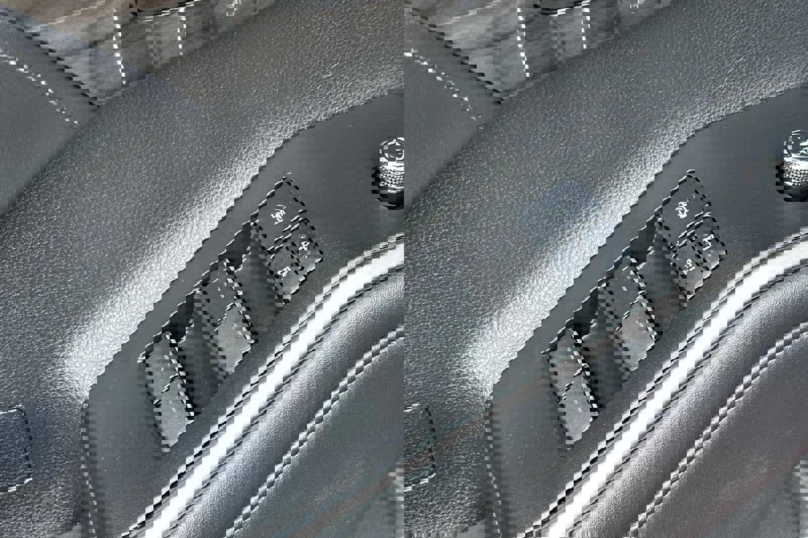 Used 2021 Toyota Highlander Limited image 13